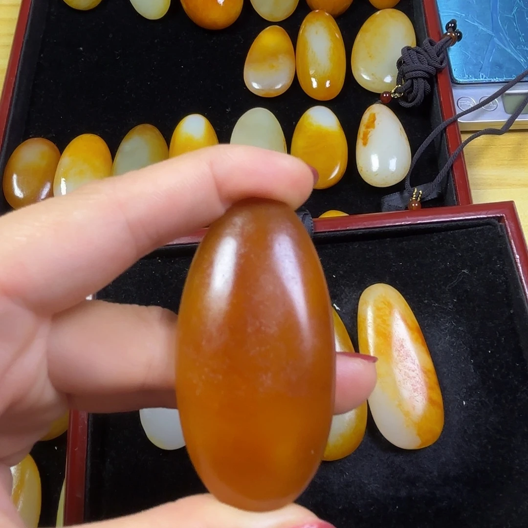 红***4和田玉未镶嵌颈饰