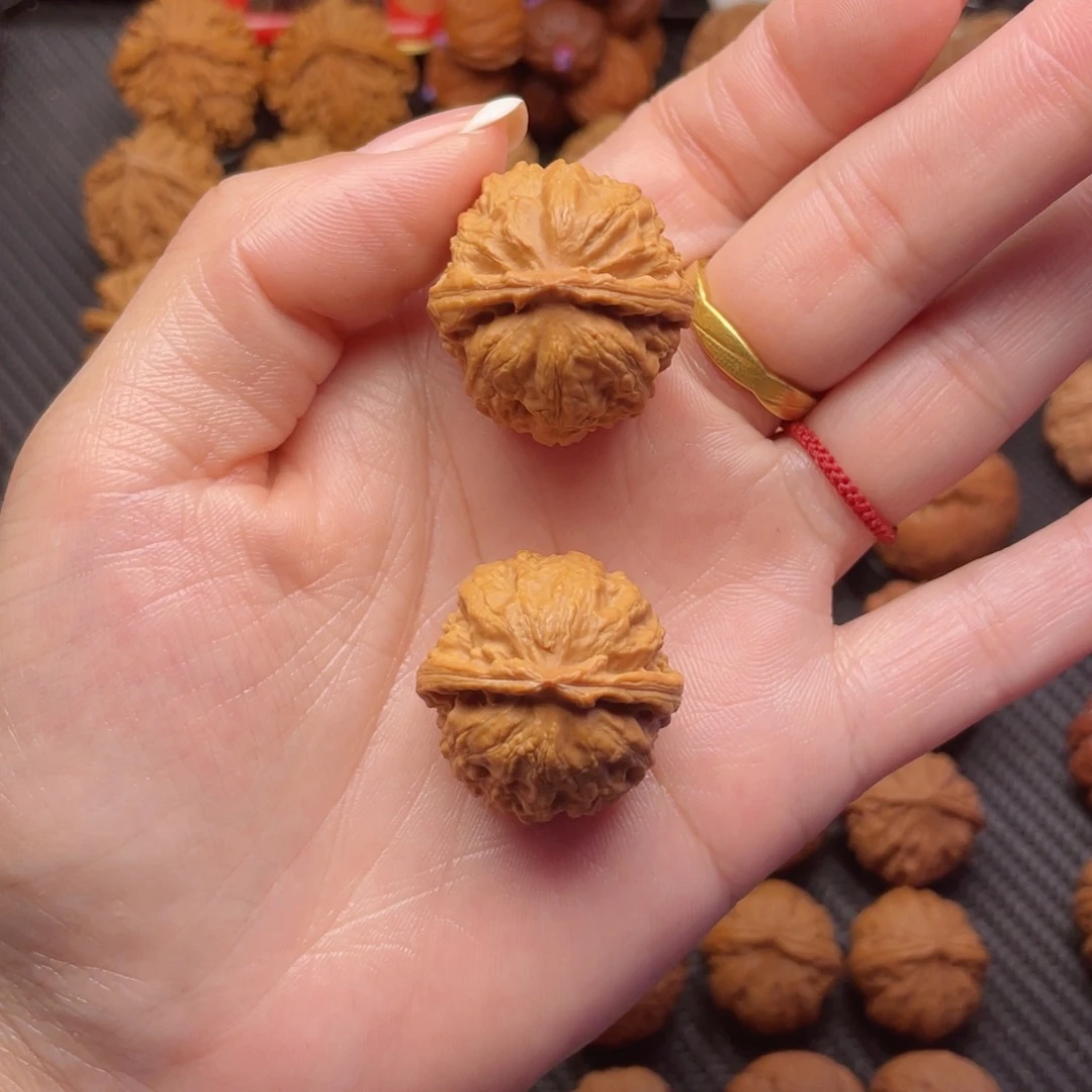 把件文玩核桃绣球