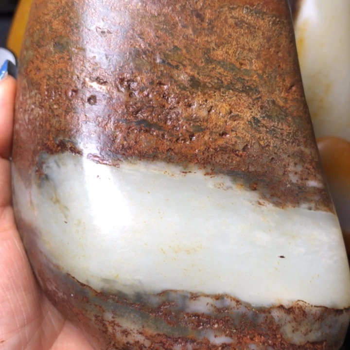 光***明和田玉未镶嵌珠宝奇石