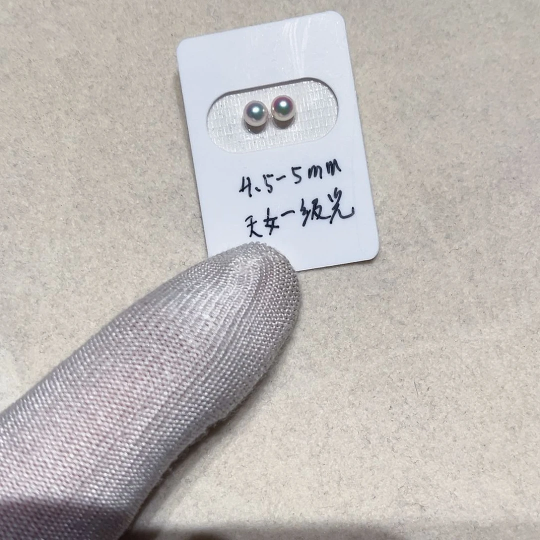 18K金镶嵌海水珍珠耳饰