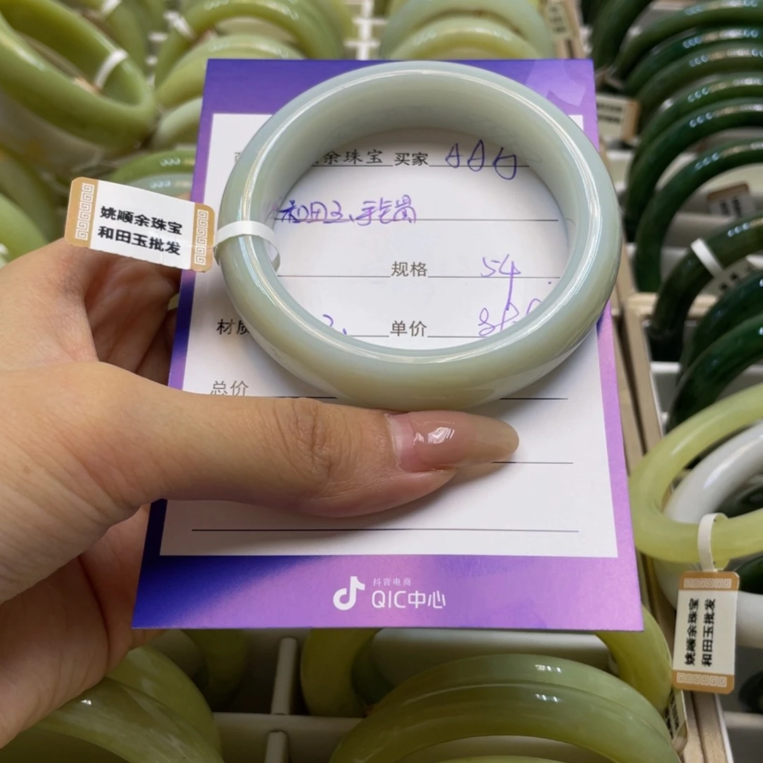 未镶嵌手镯和田玉?****孔