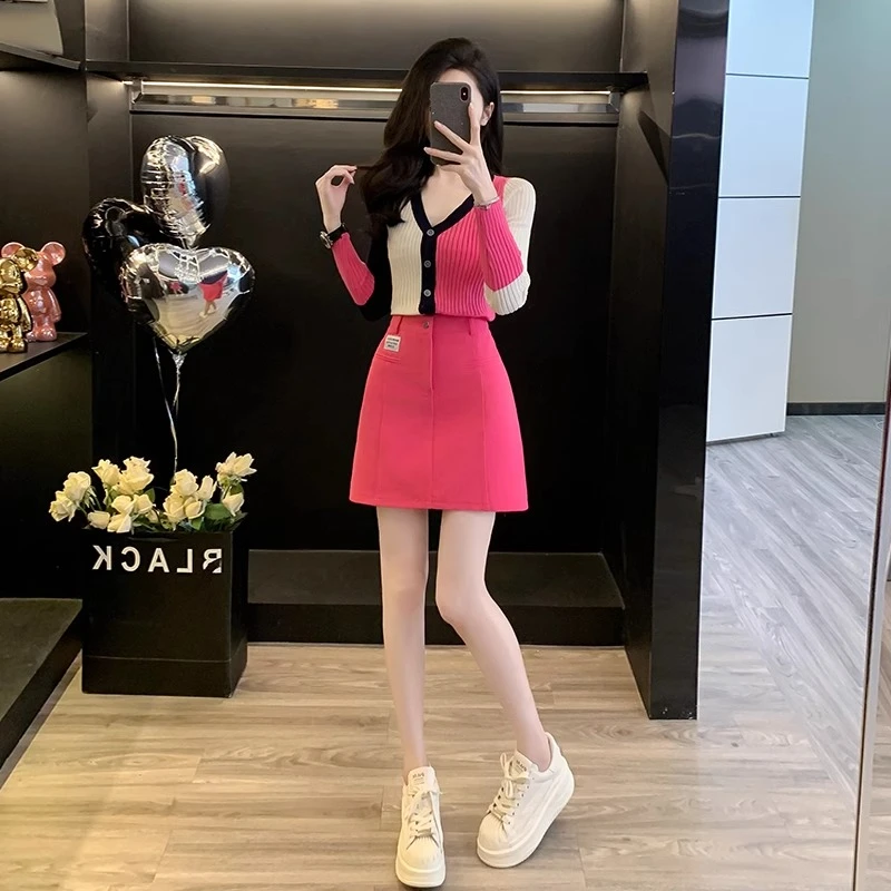 多巴胺穿搭一整套春秋新款时尚洋气减龄拼色针织衫高腰短裙两件套