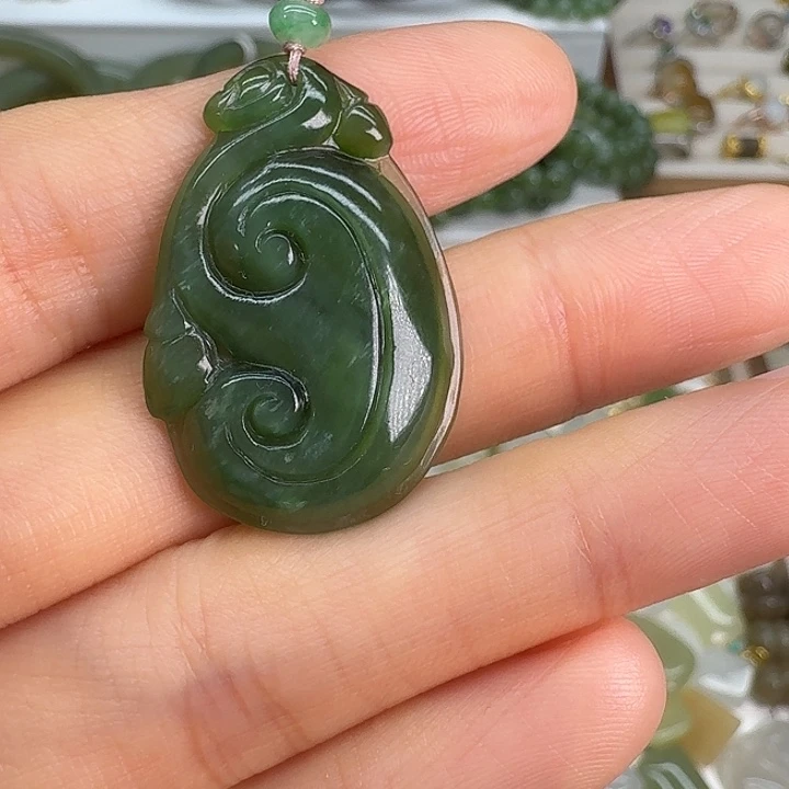 颈饰未镶嵌和田玉（碧玉）