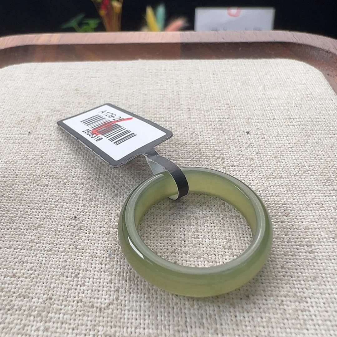 和田玉（糖玉）9K金镶嵌戒指K62菠菜绿圆条17.1 不退换