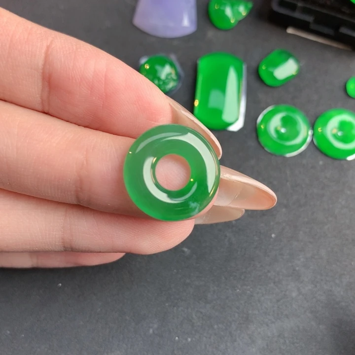 翡翠裸石15.4/2.88