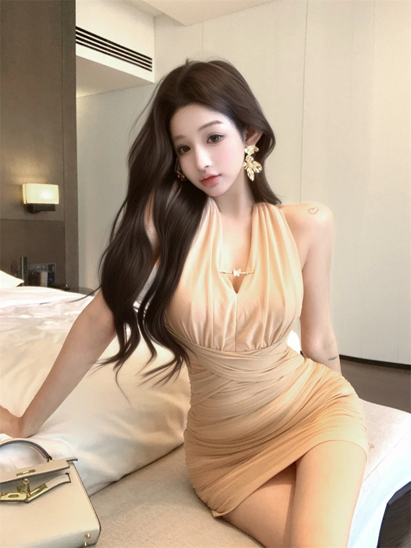 纯欲风辣妹v领无袖挂脖连衣裙女春季新款收腰显瘦性感包臀短裙子