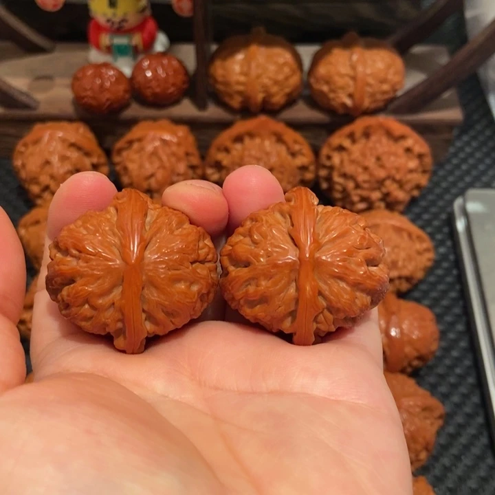 凱***.文玩核桃把件37.1尺寸白狮子2543