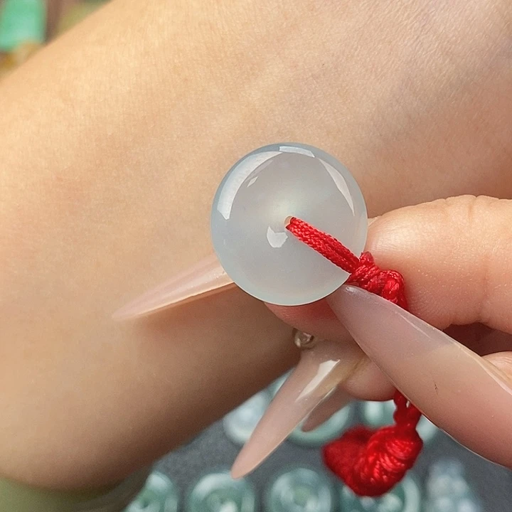 翡翠未镶嵌颈饰平安扣