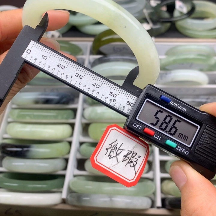 蛇纹石玉未镶嵌手镯636