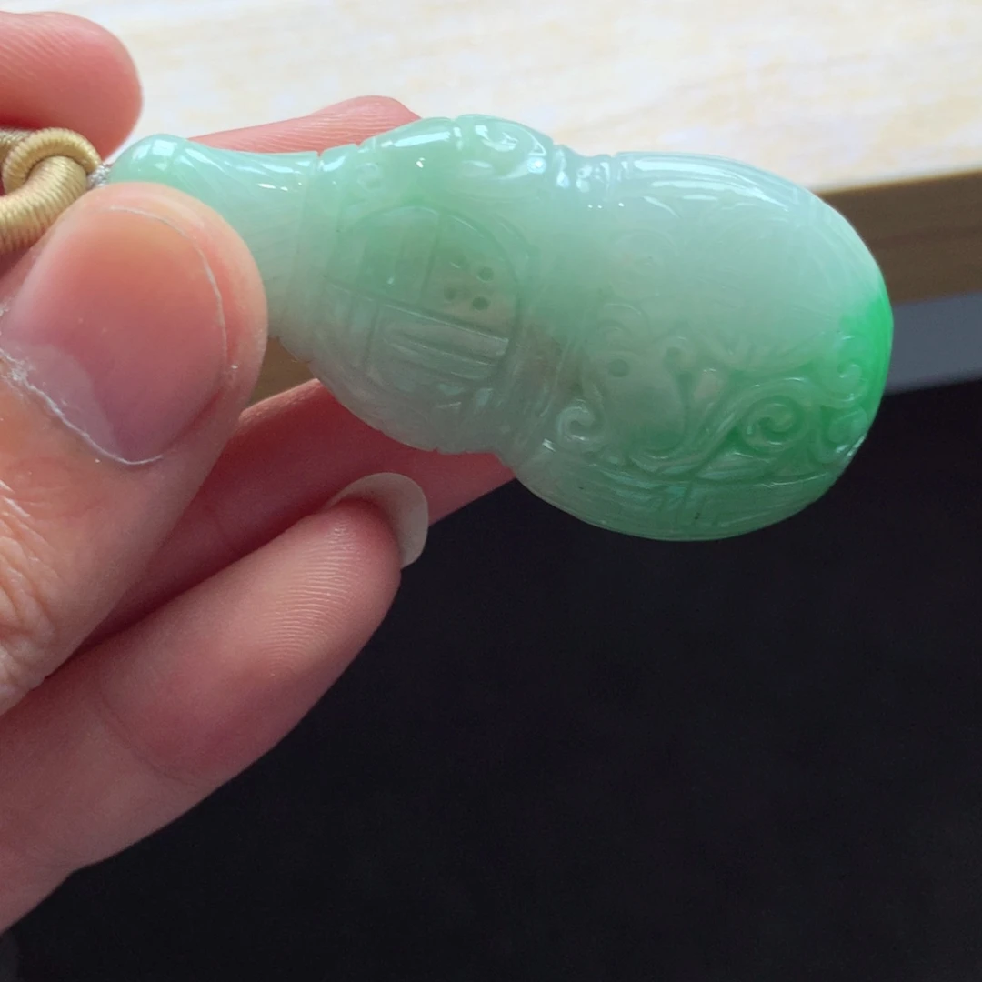 翡翠未镶嵌颈饰吊坠
