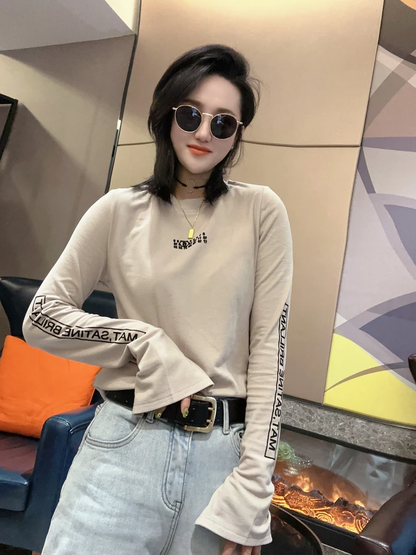 【品质】小众设计袖开叉洋气小标时尚长袖显瘦冬季新款打底衫952