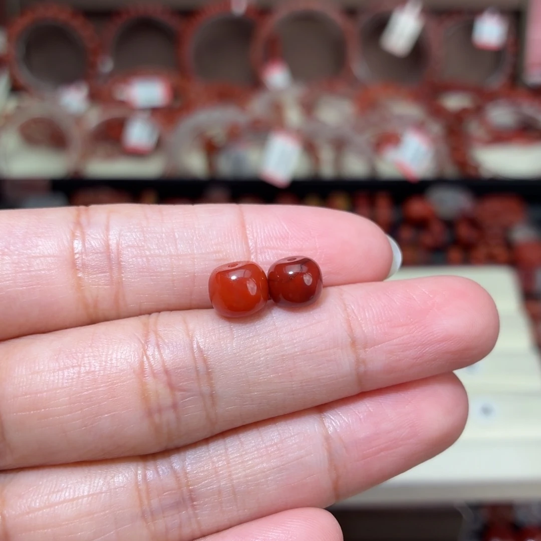 遇***莹南红玛瑙未镶嵌颈饰老型2个