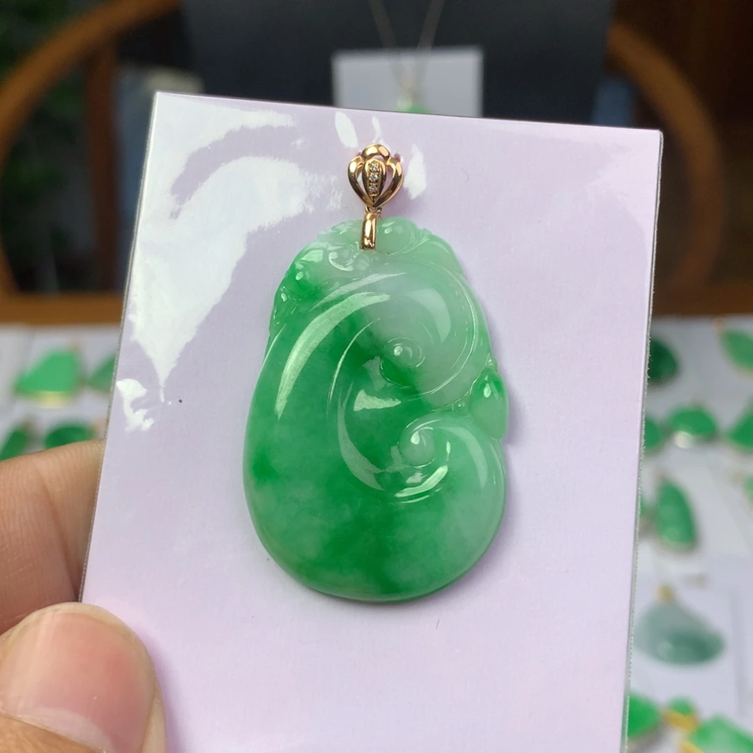 翡翠18K金镶嵌颈饰