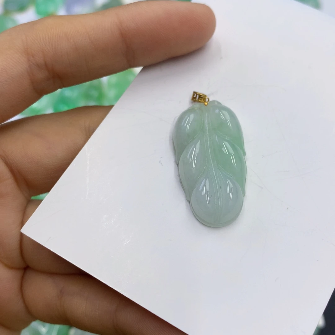 翡翠18K金镶嵌颈饰翡翠