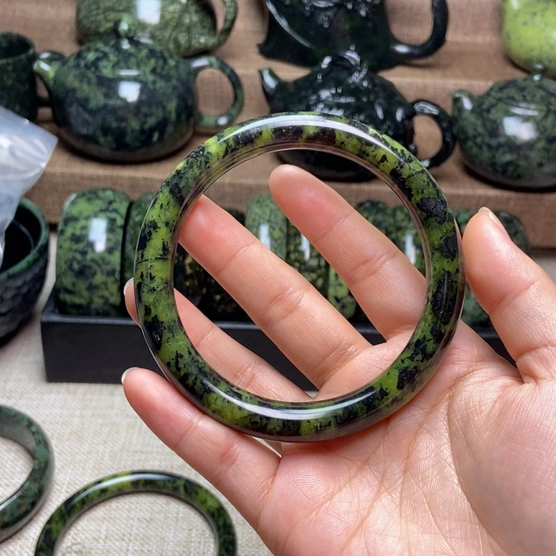 潇***雨蛇纹石玉未镶嵌药王石手镯微瑕