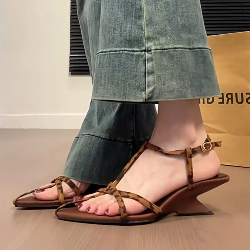 超火~！羊皮版！法式超火豹纹一字带高跟凉鞋女夏新款尖头露趾细