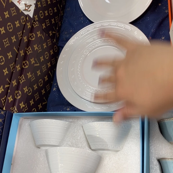 瓷片全套碗➕盘三个