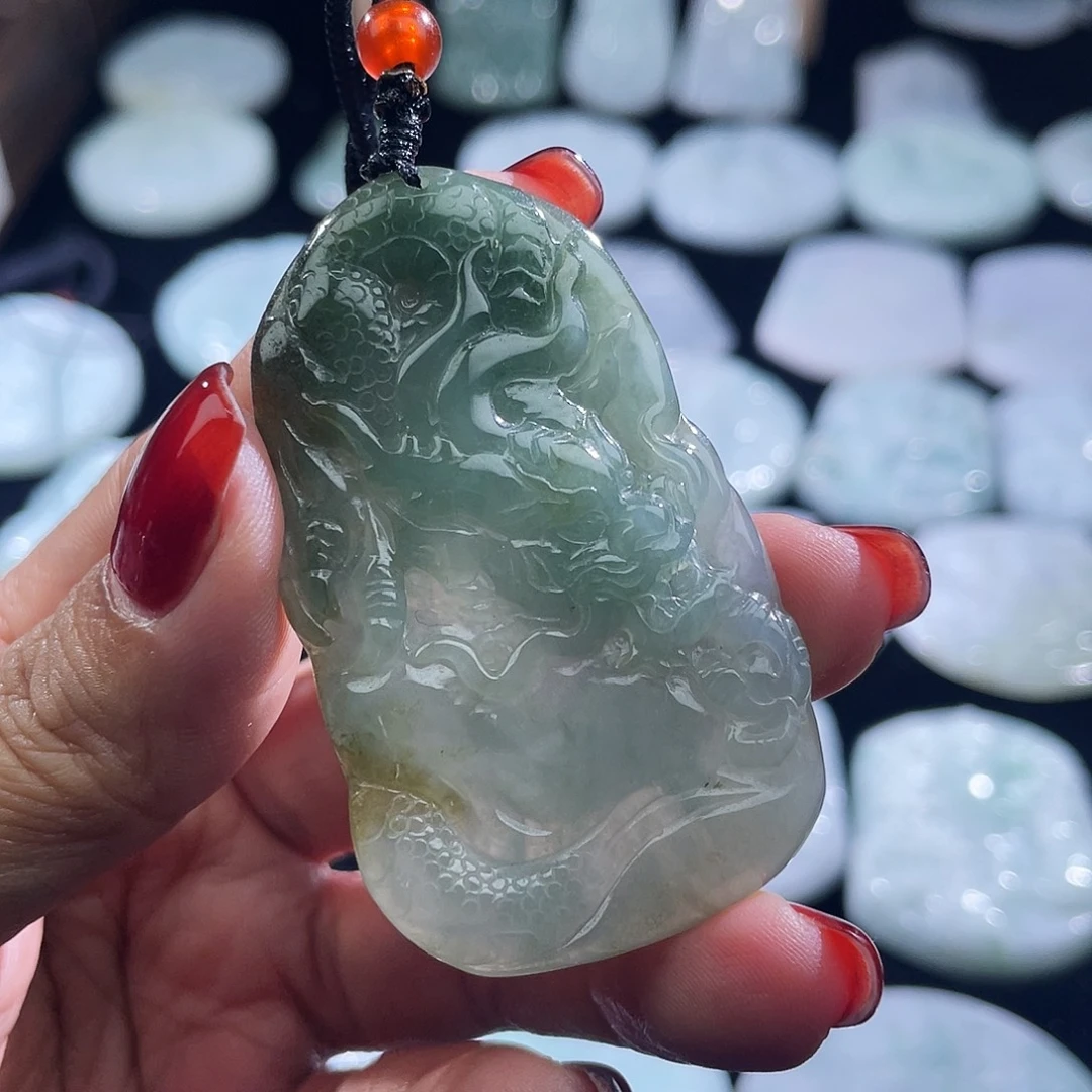 翡翠未镶嵌颈饰龙牌