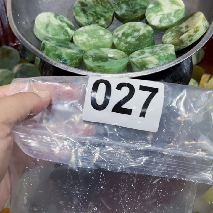 未镶嵌蛇纹石玉珠宝半成品
