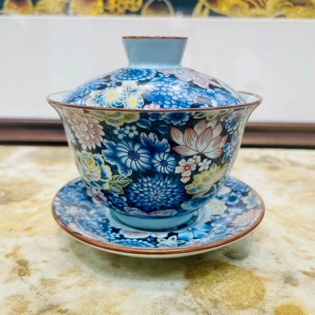 843-百花不落地釉里红三才盖碗 （50）