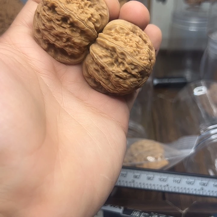 吊坠桃核白狮子核桃