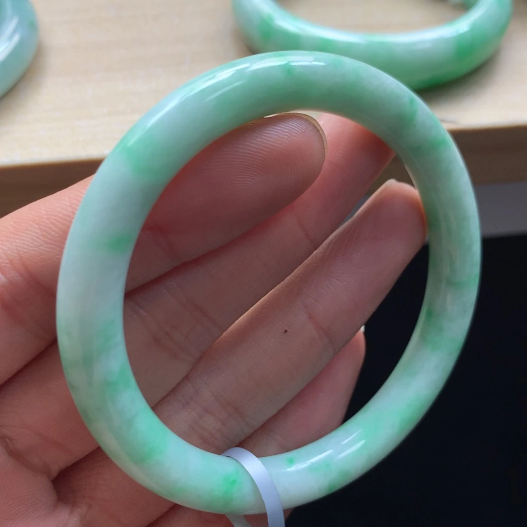 未镶嵌手镯翡翠手镯