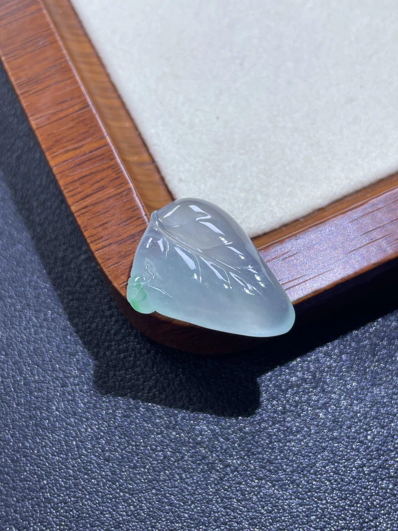 天然翡翠A货晴底叶子吊坠