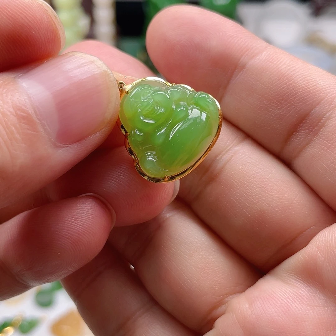 颈饰18K金镶嵌和田玉（碧玉）