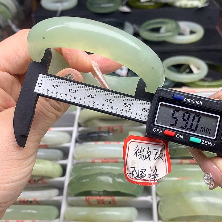 蛇纹石玉手镯未镶嵌769