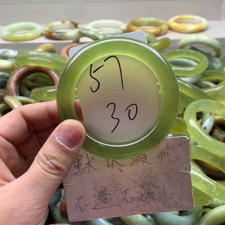 蛇纹石玉手镯未镶嵌清***咩