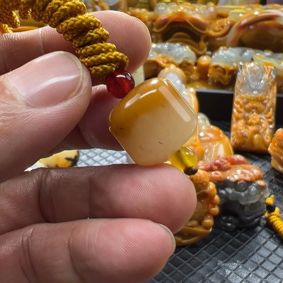石英质玉未镶嵌颈饰