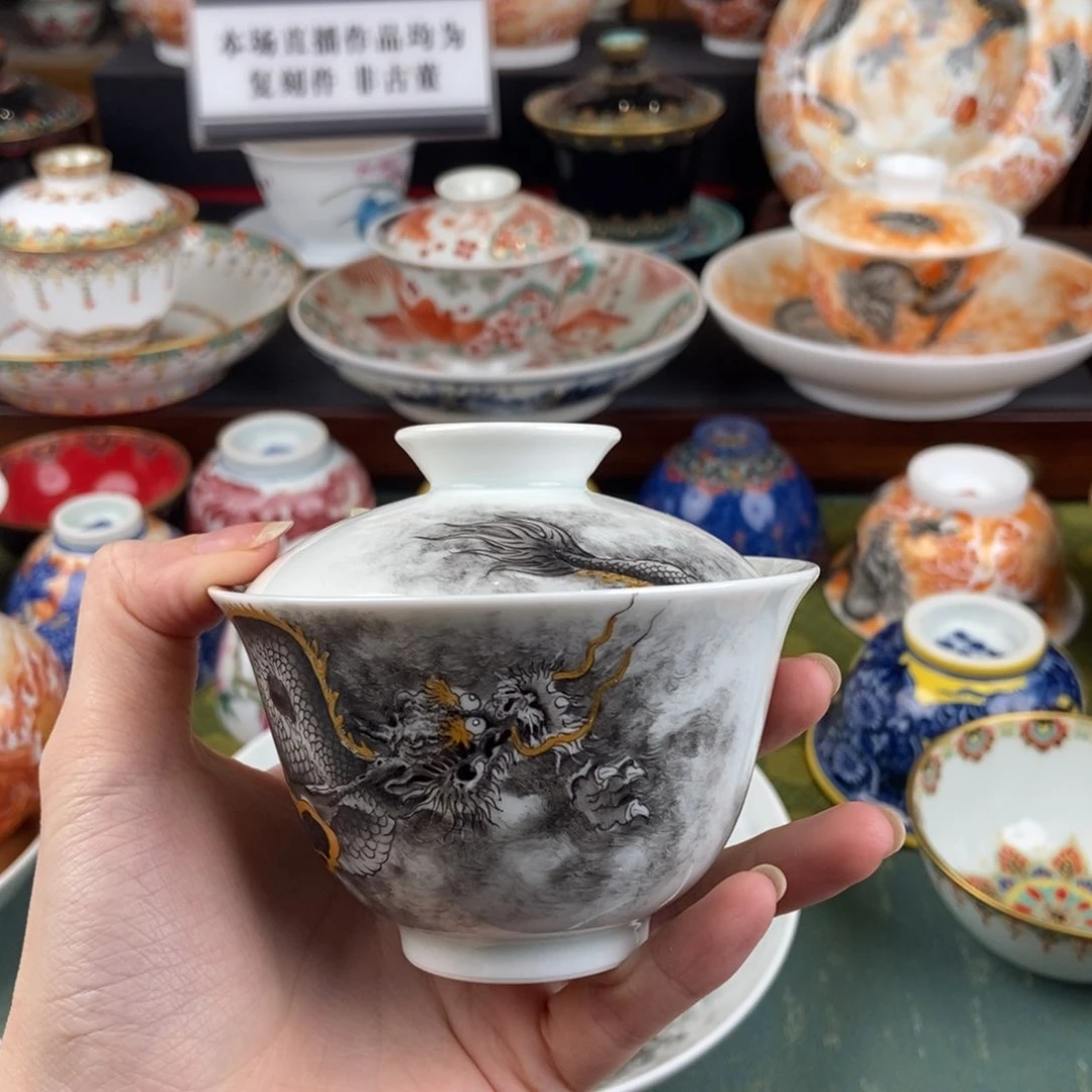 陶瓷的设计师是一个