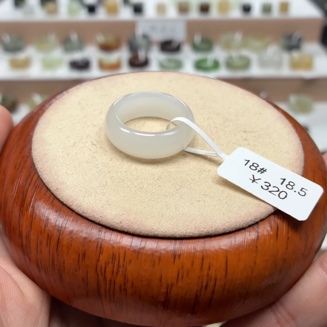 A***豆和田玉未镶嵌戒指18.5