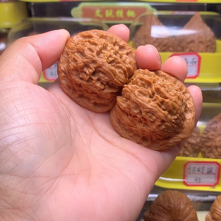 把件文玩核桃红狮子