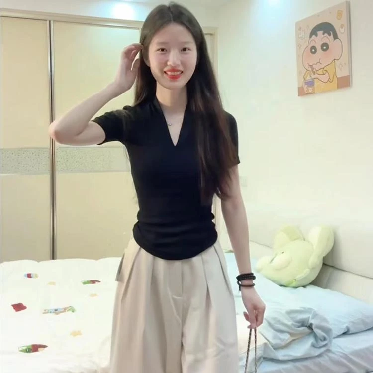 气质高级感通勤百搭V领短袖T恤女夏季简约修身显瘦绝美正肩上衣潮