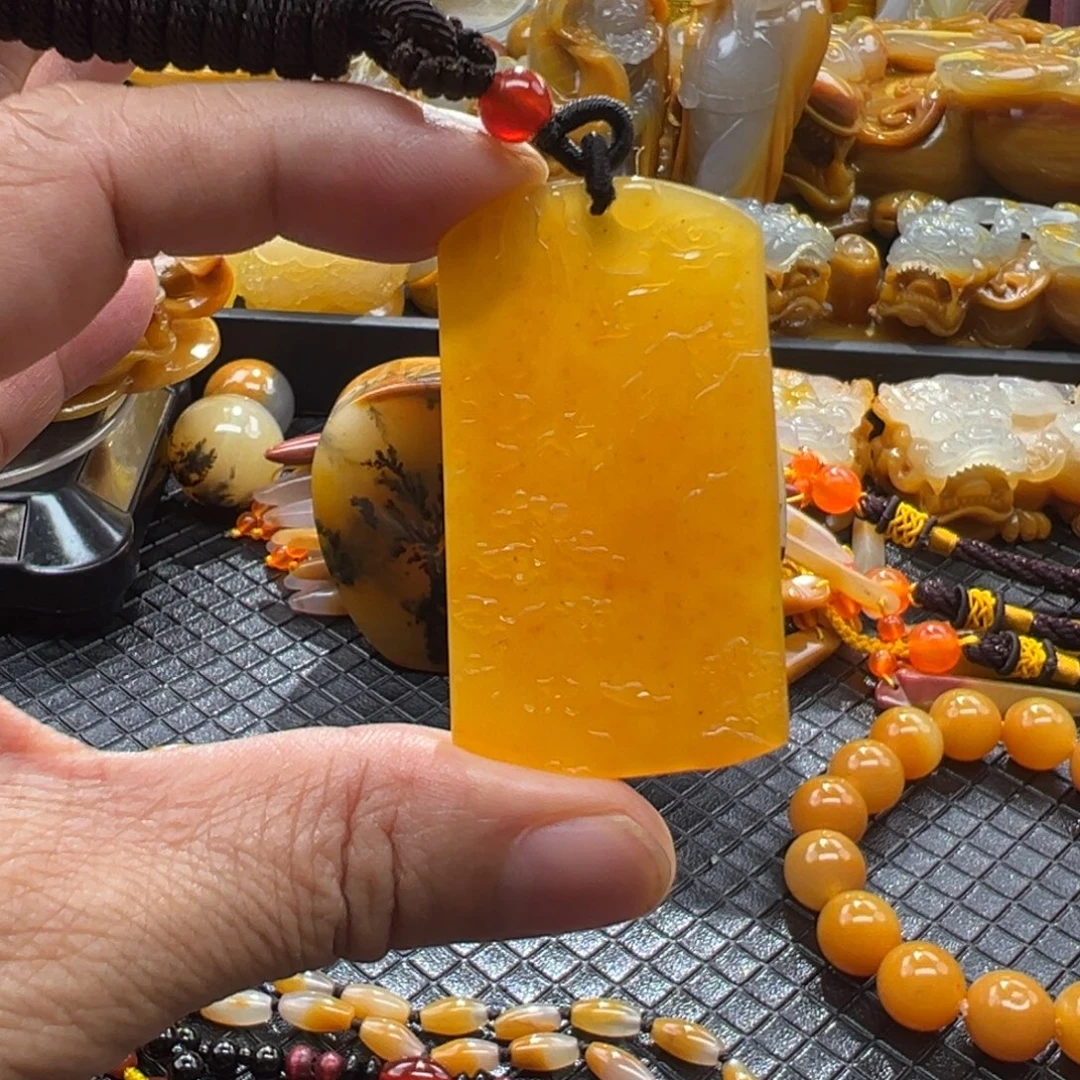石英质玉未镶嵌颈饰