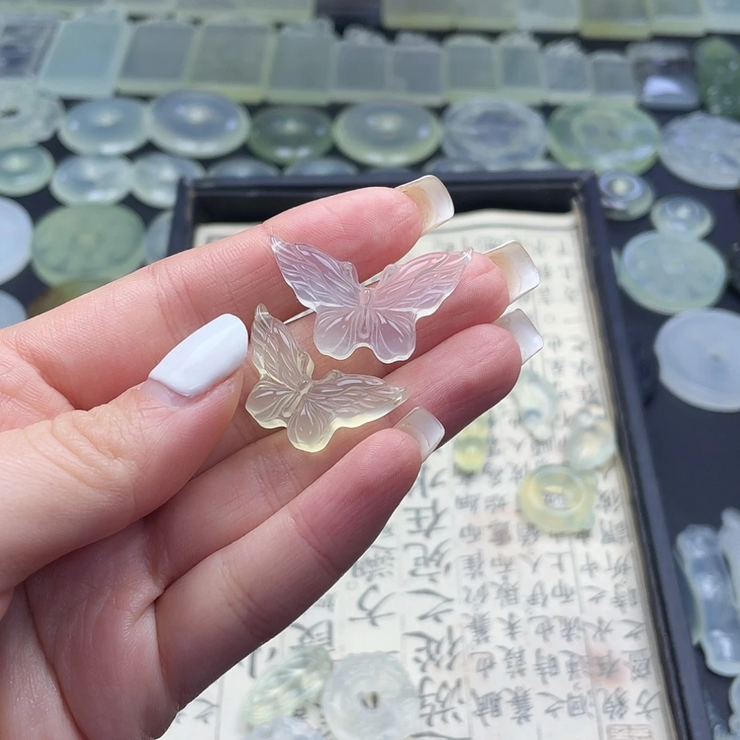 岫玉未镶嵌项圈蝴蝶