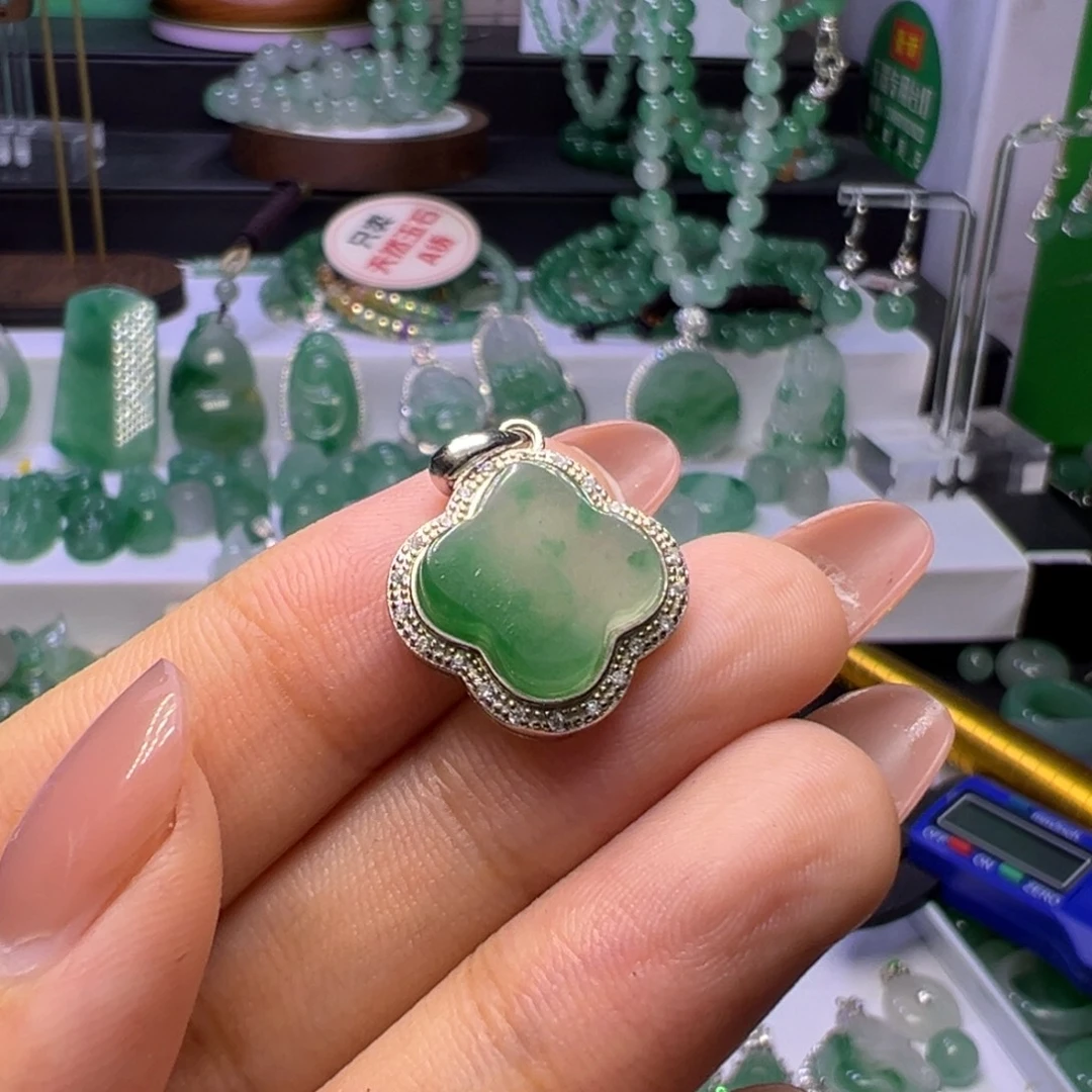 石英质玉（非洲翠）未镶嵌颈饰