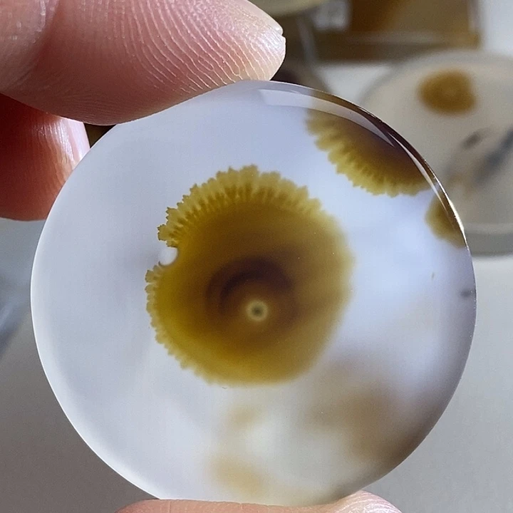 狼***子玛瑙/玉髓未镶嵌珠宝奇石