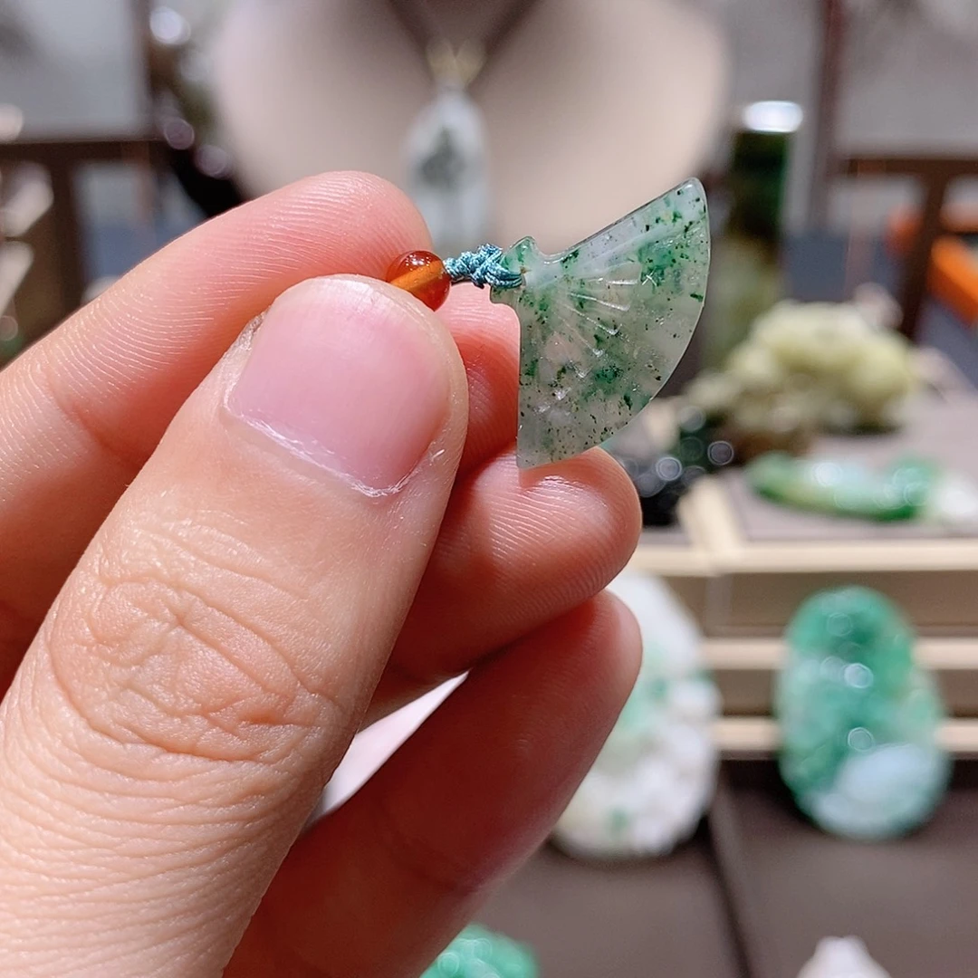 独山玉未镶嵌吊坠