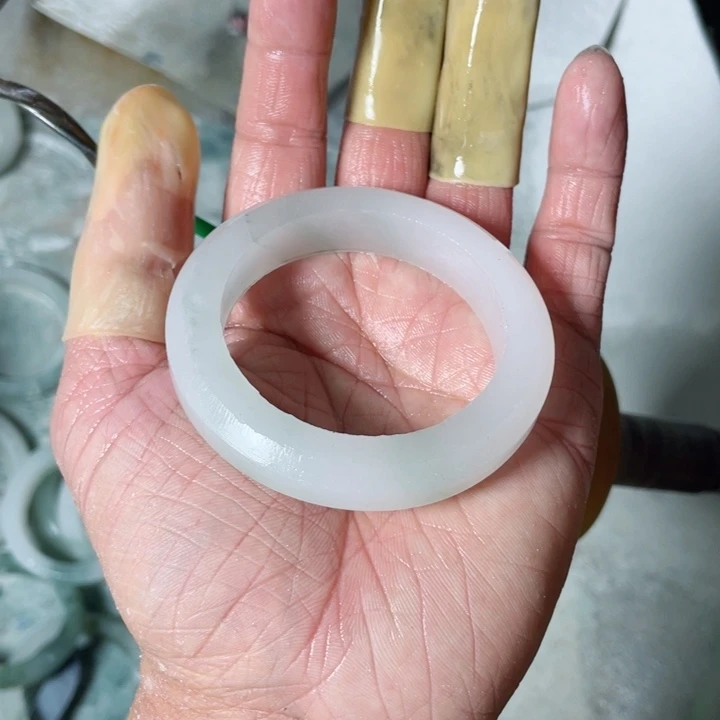 石英质玉未镶嵌手镯波**?定制