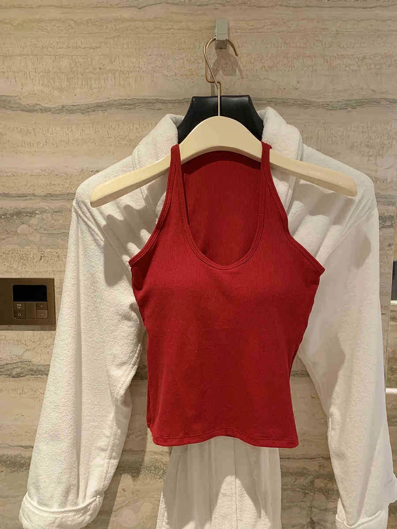 遮副乳绝美吊带 2025新款修身显瘦挂脖上衣