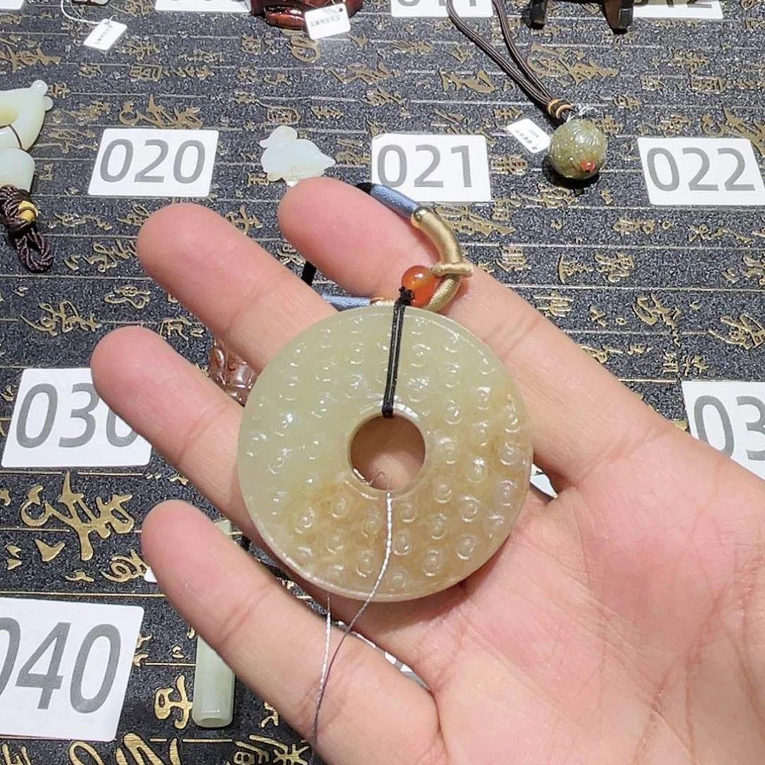 和田玉吊坠未镶嵌放*