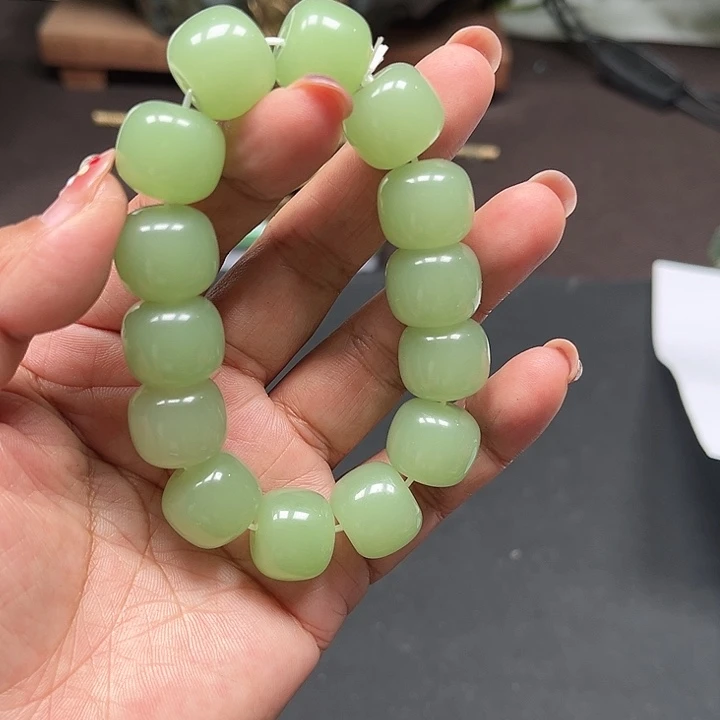和田玉（黄玉）未镶嵌颈饰