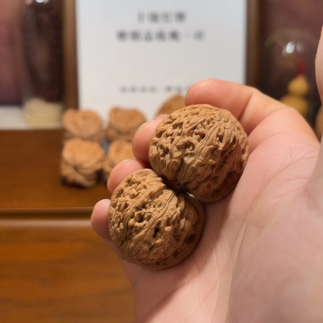 吊坠文玩核桃红宝石