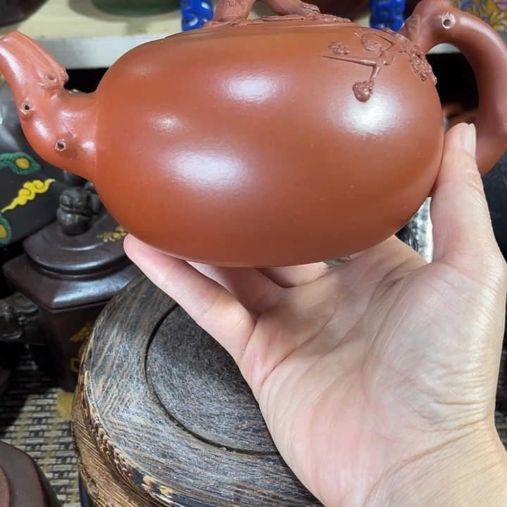茶壶紫泥矿泥料手工制作的一把紫砂壶。