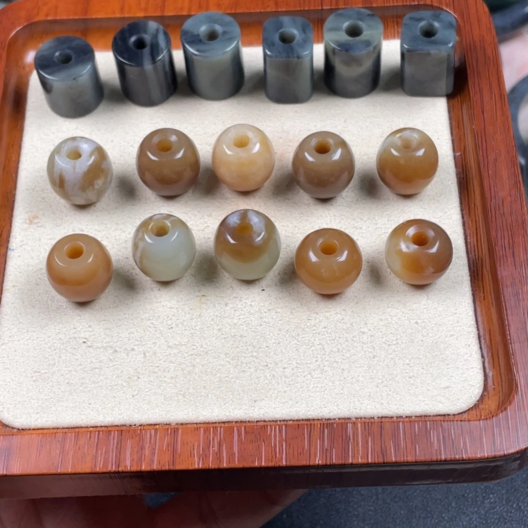 虞***吖和田玉未镶嵌颈饰和田玉珠子