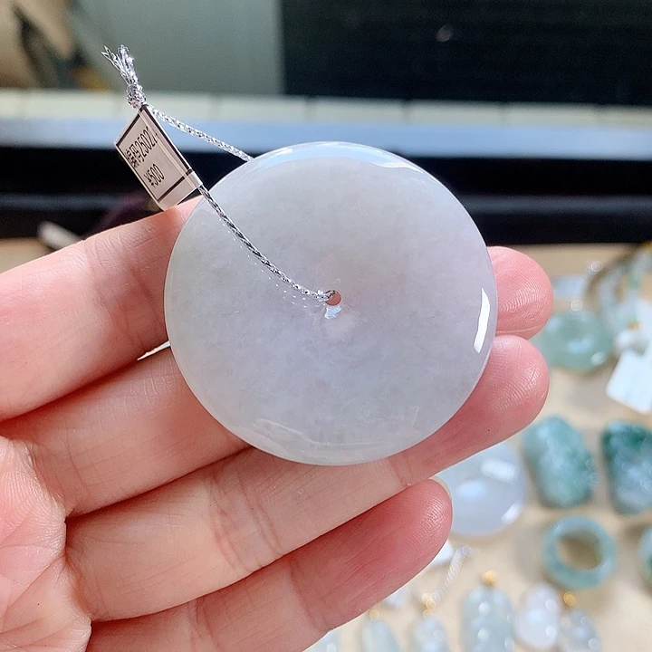 颈饰未镶嵌翡翠平安扣