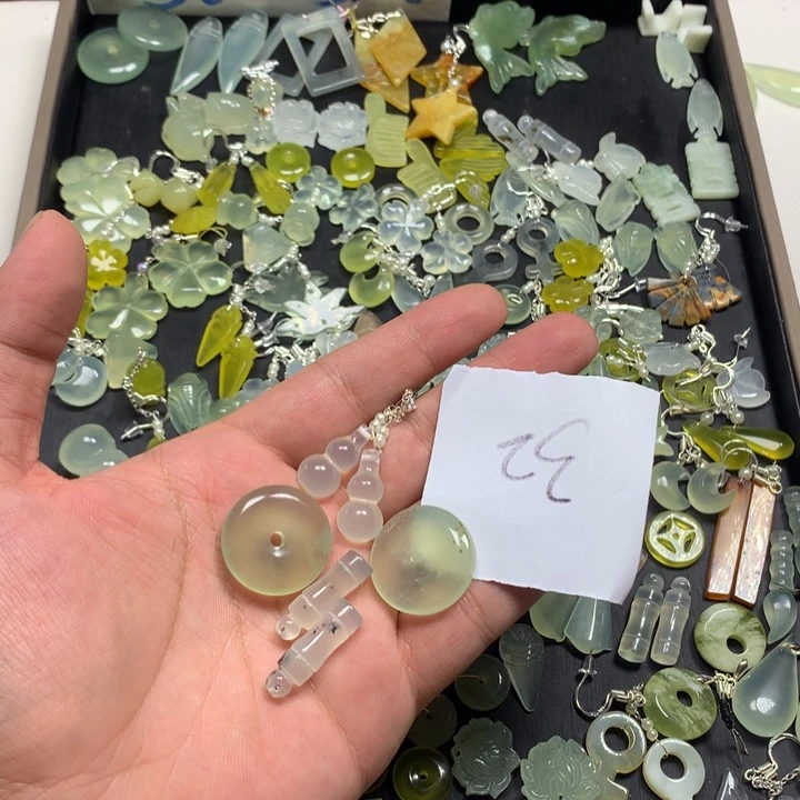 稳***佳蛇纹石玉未镶嵌耳钉