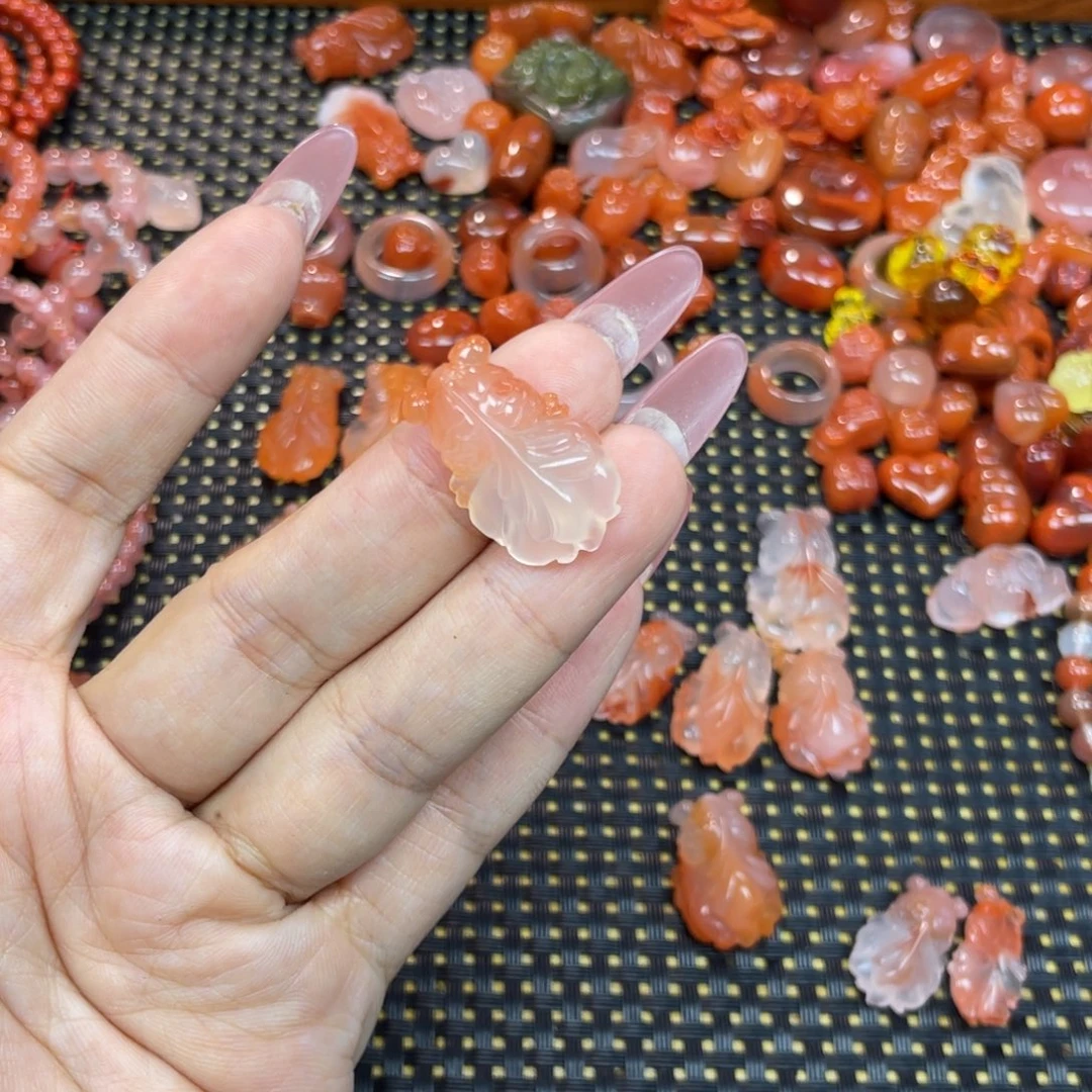 用***6南红玛瑙未镶嵌颈饰金鱼